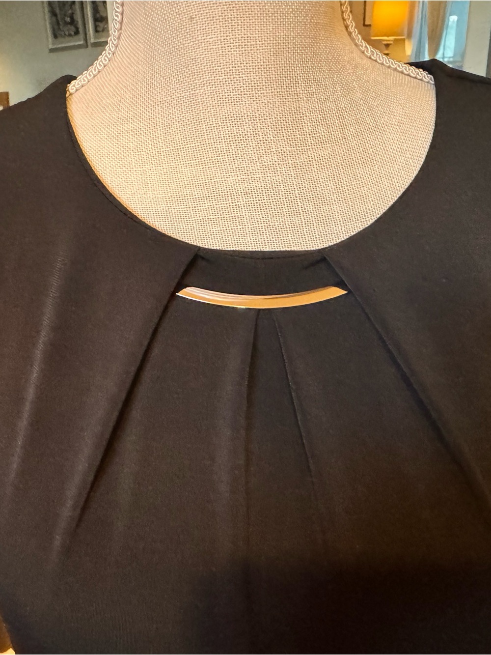 Calvin Klein Black Sleeveless Keyhole Pleated Camisole Sz Small - Picture 2 of 7